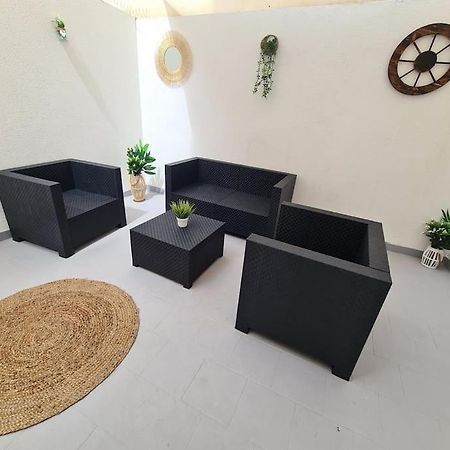 Beautiful Apartment With Patio Торевьиа Экстерьер фото
