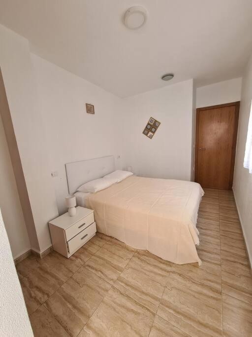 Beautiful Apartment With Patio Торевьиа Экстерьер фото