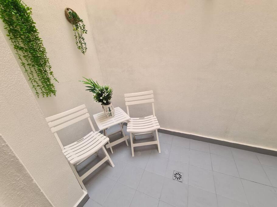 Beautiful Apartment With Patio Торевьиа Экстерьер фото