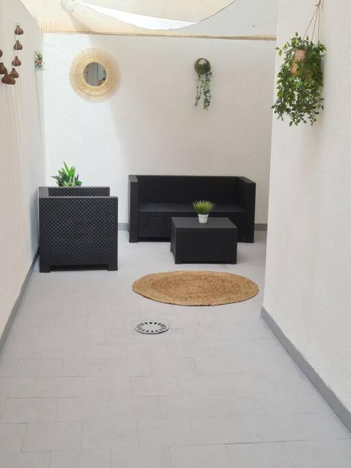 Beautiful Apartment With Patio Торевьиа Экстерьер фото