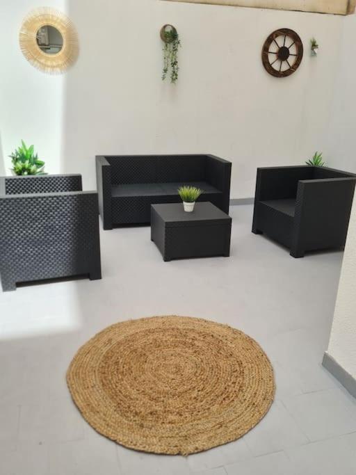 Beautiful Apartment With Patio Торевьиа Экстерьер фото