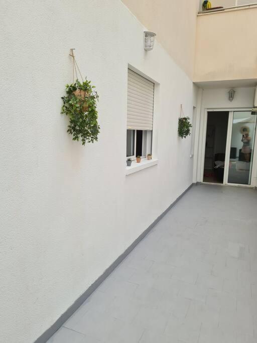 Beautiful Apartment With Patio Торевьиа Экстерьер фото