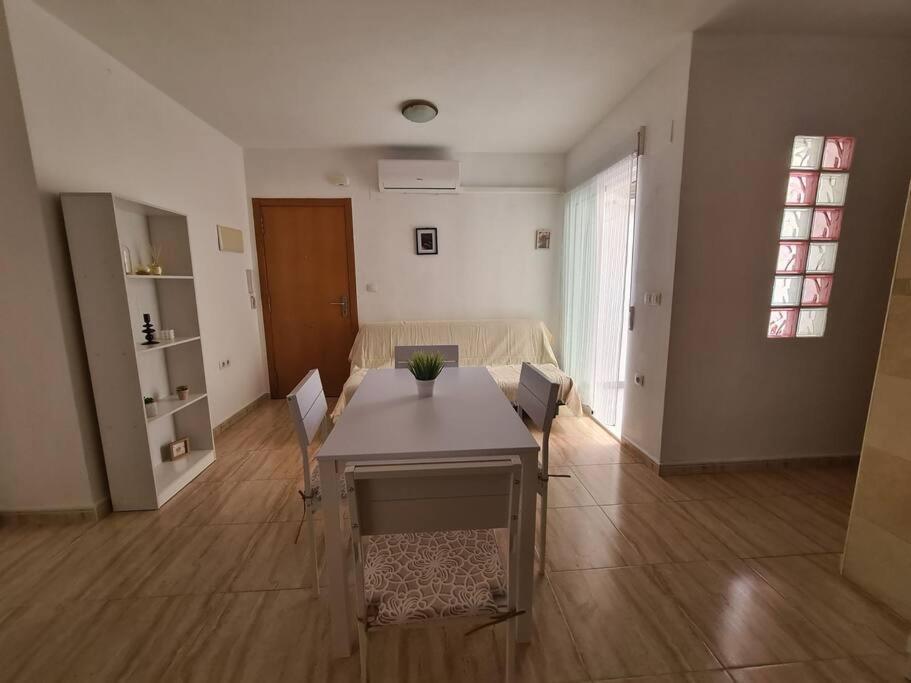 Beautiful Apartment With Patio Торевьиа Экстерьер фото