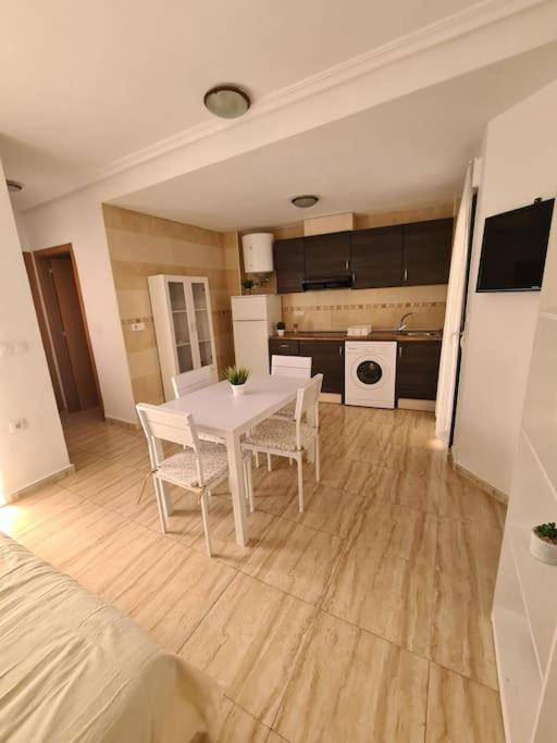 Beautiful Apartment With Patio Торевьиа Экстерьер фото